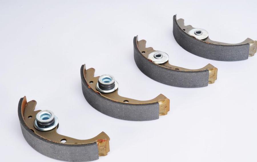 BOSCH 0 986 487 030 — Zestaw szczęk hamulcowych
