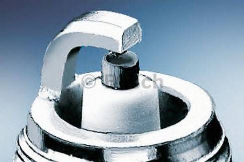 BOSCH 0 242 135 501 - Świeca zapłonowa