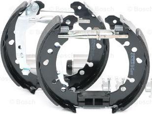 BOSCH 0 204 114 692 - ZESTAW SZCZĘK HAM. TOYOTA YARIS 1.0-1.5 11-20 KPL. Z CYLINDERKAMI