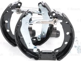 BOSCH 0 204 114 153 - ZESTAW SZCZĘK HAM. RENAULT MEGANE 98-03 KPL. Z CYLINDERKAMI