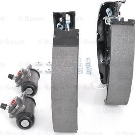 BOSCH 0 204 114 153 - ZESTAW SZCZĘK HAM. RENAULT MEGANE 98-03 KPL. Z CYLINDERKAMI