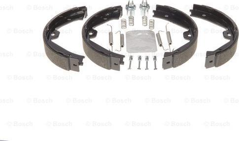 BOSCH 0 204 113 830 — Zestaw szczęk hamulcowych, hamulec postojowy
