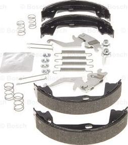 BOSCH 0 204 113 824 - ZESTAW SZCZĘK HAM. RĘCZ. OPEL ASTRA-CALIBRA-OMEGA-VECTRA 1.4-3.2 86-03 KPL.