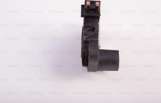 BOSCH 0 272 220 733 - Regulator napięcia