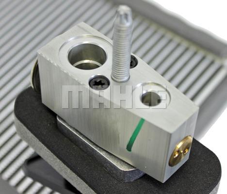 MAHLE AE 119 000P - Chłodzenie parownika i osuszanie powietrza w kabinie w miarę rozszerzania się w nim czynnika chłodniczego