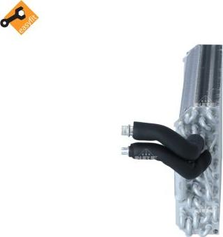 NRF 36030 - PAROWNIK KLIMATYZACJI DB W124