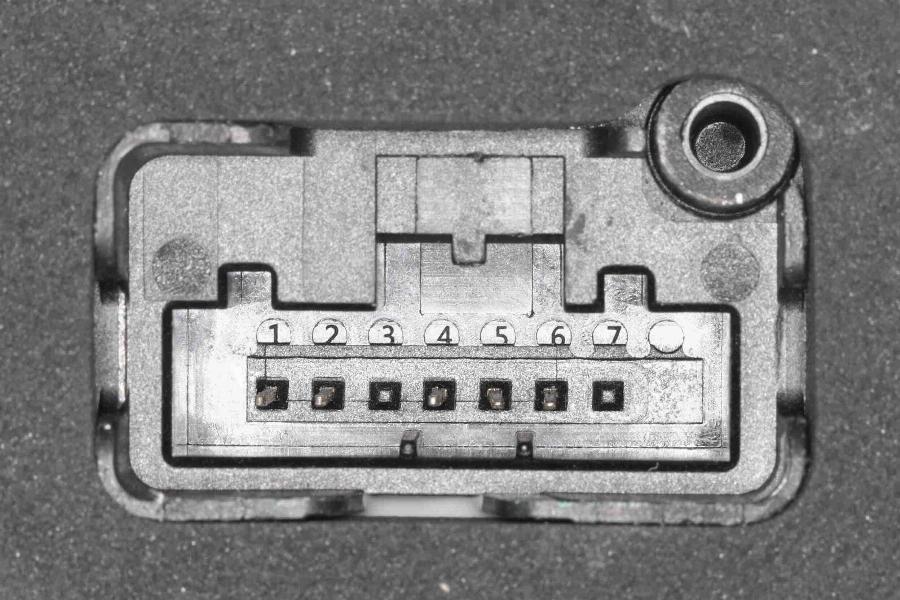Vemo V10-85-0177 - Zamek drzwi