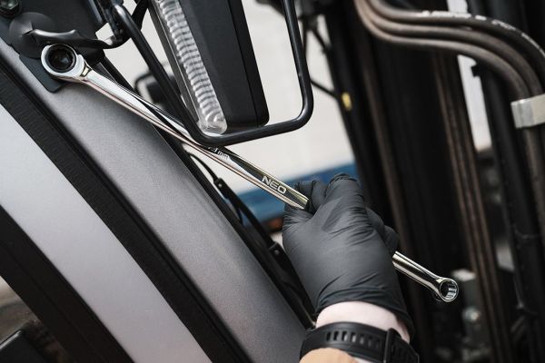 NEO TOOLS 09-370 - KLUCZE OCZKOWE Z GRZECHOTKĄ. DŁUGIE. ZESTAW 6 SZT.. 8 - 19 MM. MIĘKKIE ETUI