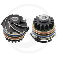 Pompa wodna John Deere  7710, 7810, 7820, 7920, 8100, 8200, 8300, 8400, 8100T, 8200T, 8300T, 8400T, 8110, 8210, 8310, 8410, 8110T, 8210T, 8310T