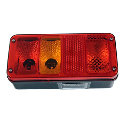 LAMPA TYLNA ZESP. 4-SEGM. LEWA Z OŚW. TABLICY REJ. Z DOŁU - Z GNIAZDEM